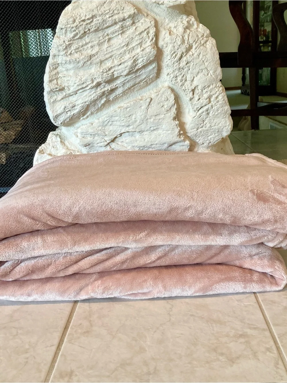 NWOT Kate Spade New York King size velvet soft fleece blanket features in blush